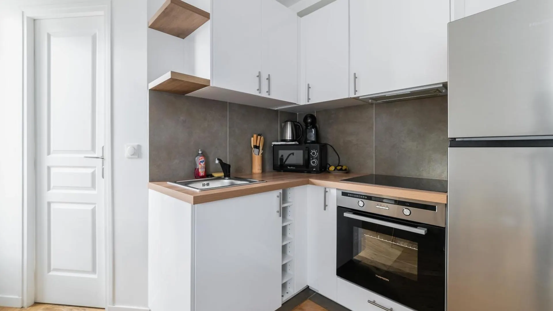 3 Pieces 55M2 Proche Metro - Paris 15 - 4P - Flat-Guest Apartment 0*,  France