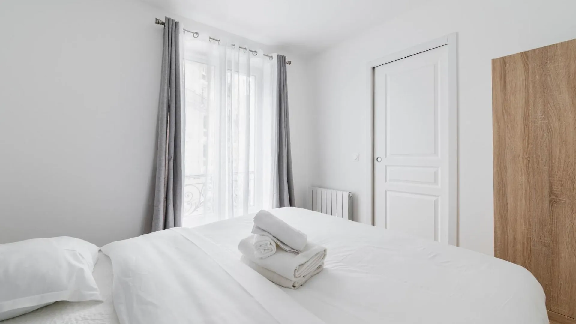3 Pieces 55M2 Proche Metro - Paris 15 - 4P - Flat-Guest Apartman Franciaország